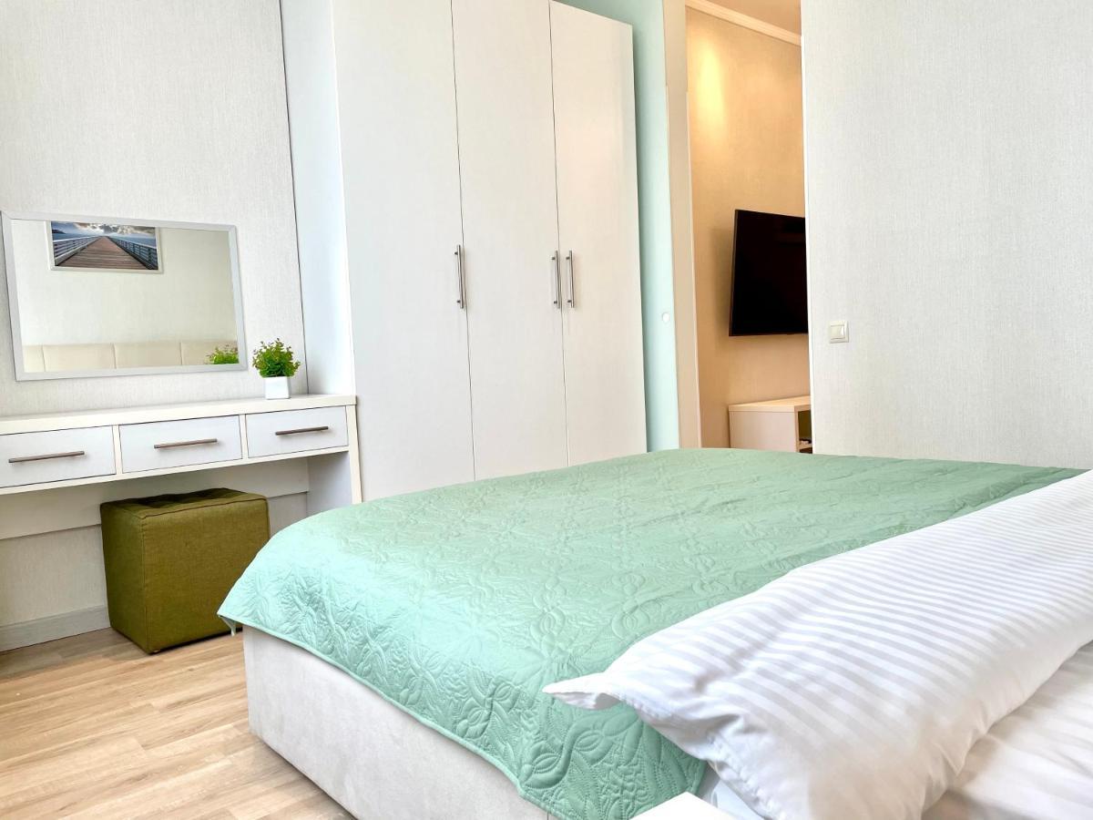 Navit Luxury Apartments With Breakfast Near The Railway Station, The City Center And The Park Kyiv Exterior photo
