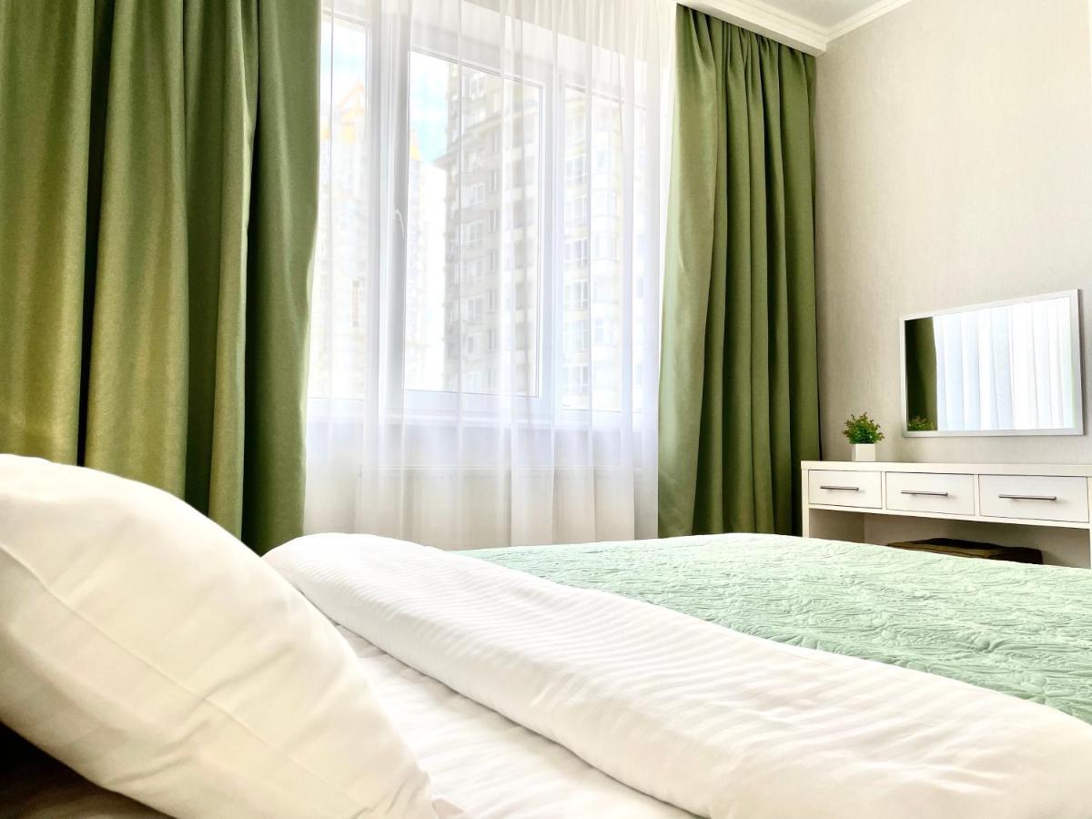 Navit Luxury Apartments With Breakfast Near The Railway Station, The City Center And The Park Kyiv Exterior photo