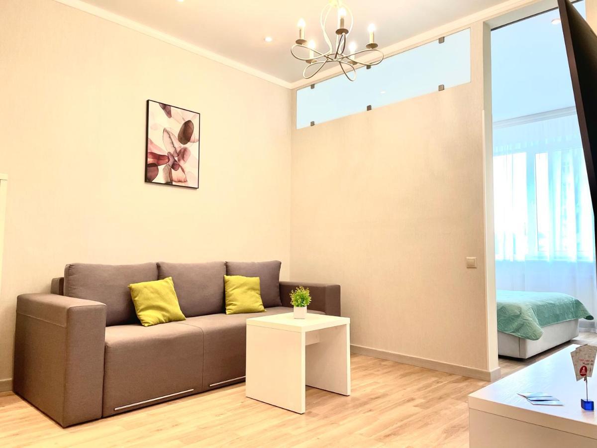 Navit Luxury Apartments With Breakfast Near The Railway Station, The City Center And The Park Kyiv Exterior photo