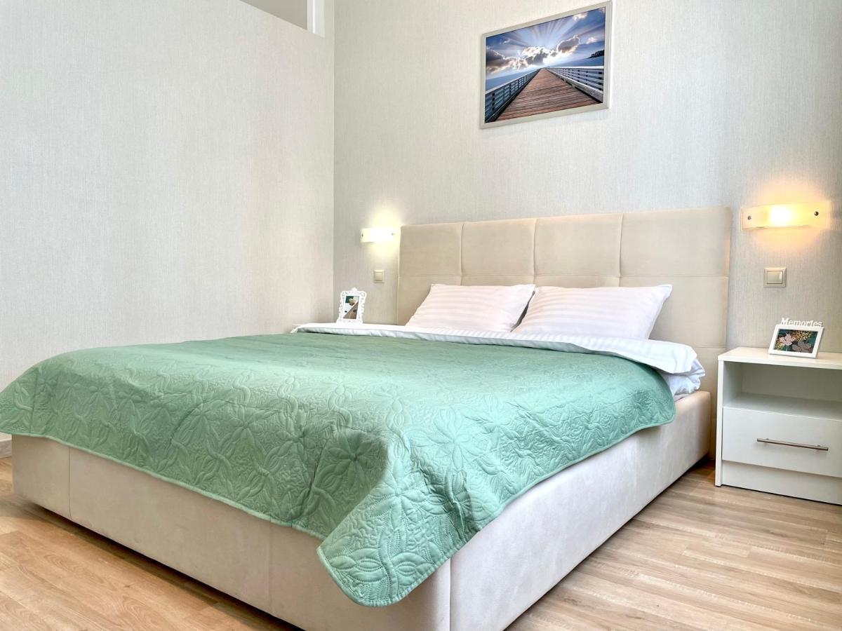 Navit Luxury Apartments With Breakfast Near The Railway Station, The City Center And The Park Kyiv Exterior photo