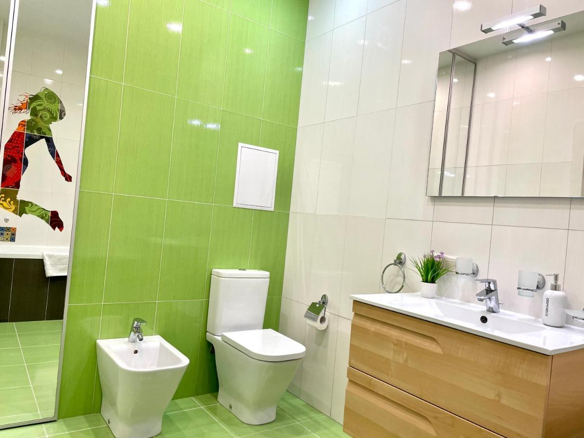 Navit Luxury Apartments With Breakfast Near The Railway Station, The City Center And The Park Kyiv Exterior photo