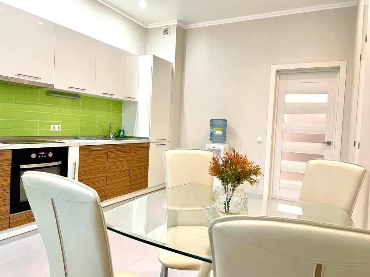 Navit Luxury Apartments With Breakfast Near The Railway Station, The City Center And The Park Kyiv Exterior photo