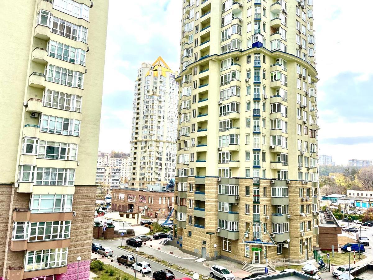 Navit Luxury Apartments With Breakfast Near The Railway Station, The City Center And The Park Kyiv Exterior photo