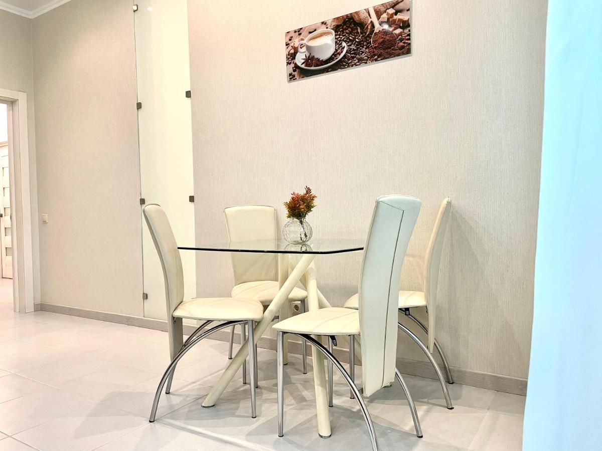 Navit Luxury Apartments With Breakfast Near The Railway Station, The City Center And The Park Kyiv Exterior photo