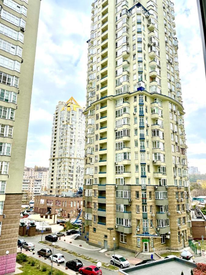 Navit Luxury Apartments With Breakfast Near The Railway Station, The City Center And The Park Kyiv Exterior photo