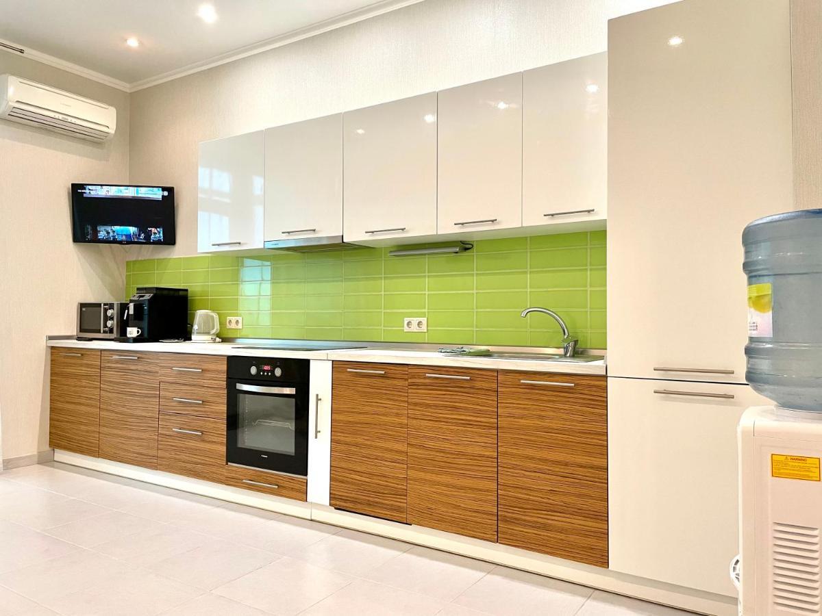 Navit Luxury Apartments With Breakfast Near The Railway Station, The City Center And The Park Kyiv Exterior photo