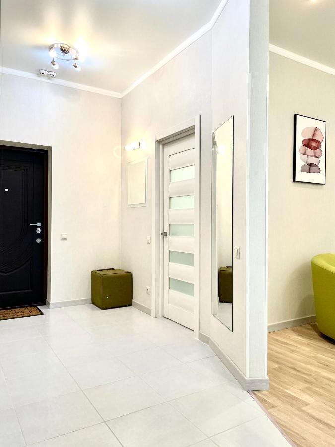 Navit Luxury Apartments With Breakfast Near The Railway Station, The City Center And The Park Kyiv Exterior photo