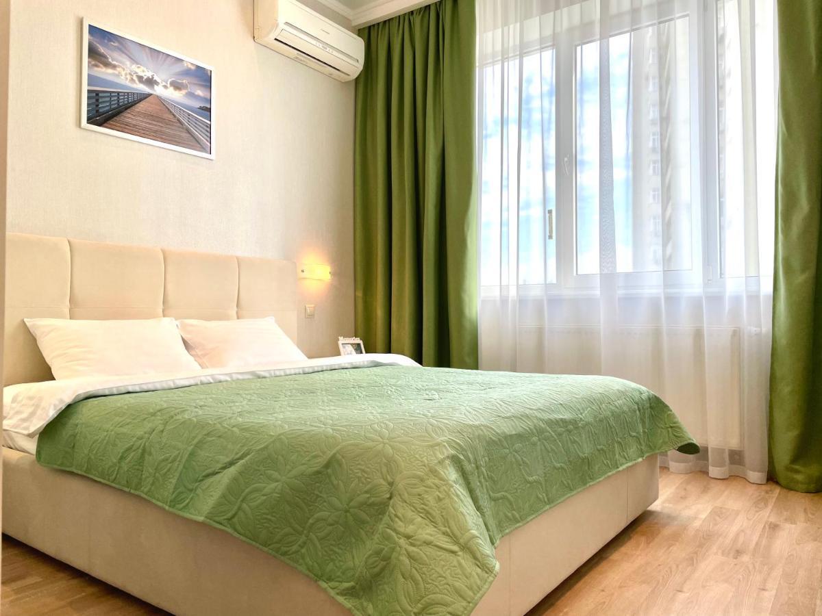 Navit Luxury Apartments With Breakfast Near The Railway Station, The City Center And The Park Kyiv Exterior photo