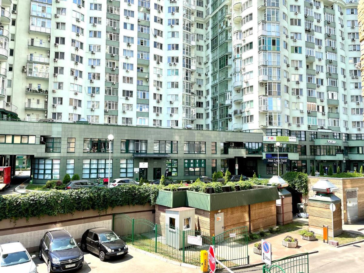 Navit Luxury Apartments With Breakfast Near The Railway Station, The City Center And The Park Kyiv Exterior photo